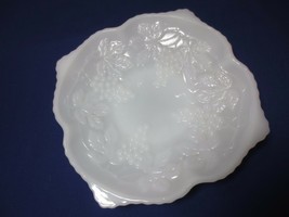 Vtg ANCHOR HOCKING WHITE MILK GLASS GRAPES PLATE / DISH / LOW COMPOTE FO... - $10.00