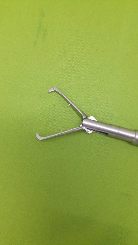 Laparoscopic Devices Tenaculum Forceps for Morcellator Instruments 5mm
