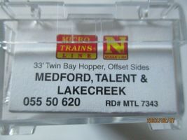 Micro-Trains # 05550620 Medford, Talent & Lakecreek 33' 2-Bay Hopper w/Load (N) image 7