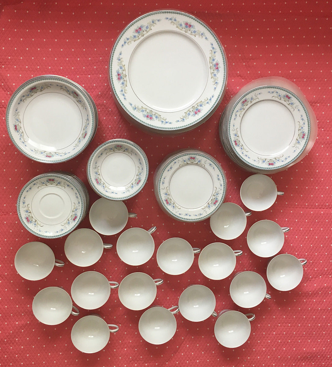 90 Piece Vintage Harmony House China Set DUCHESS 3535 • Service for 12