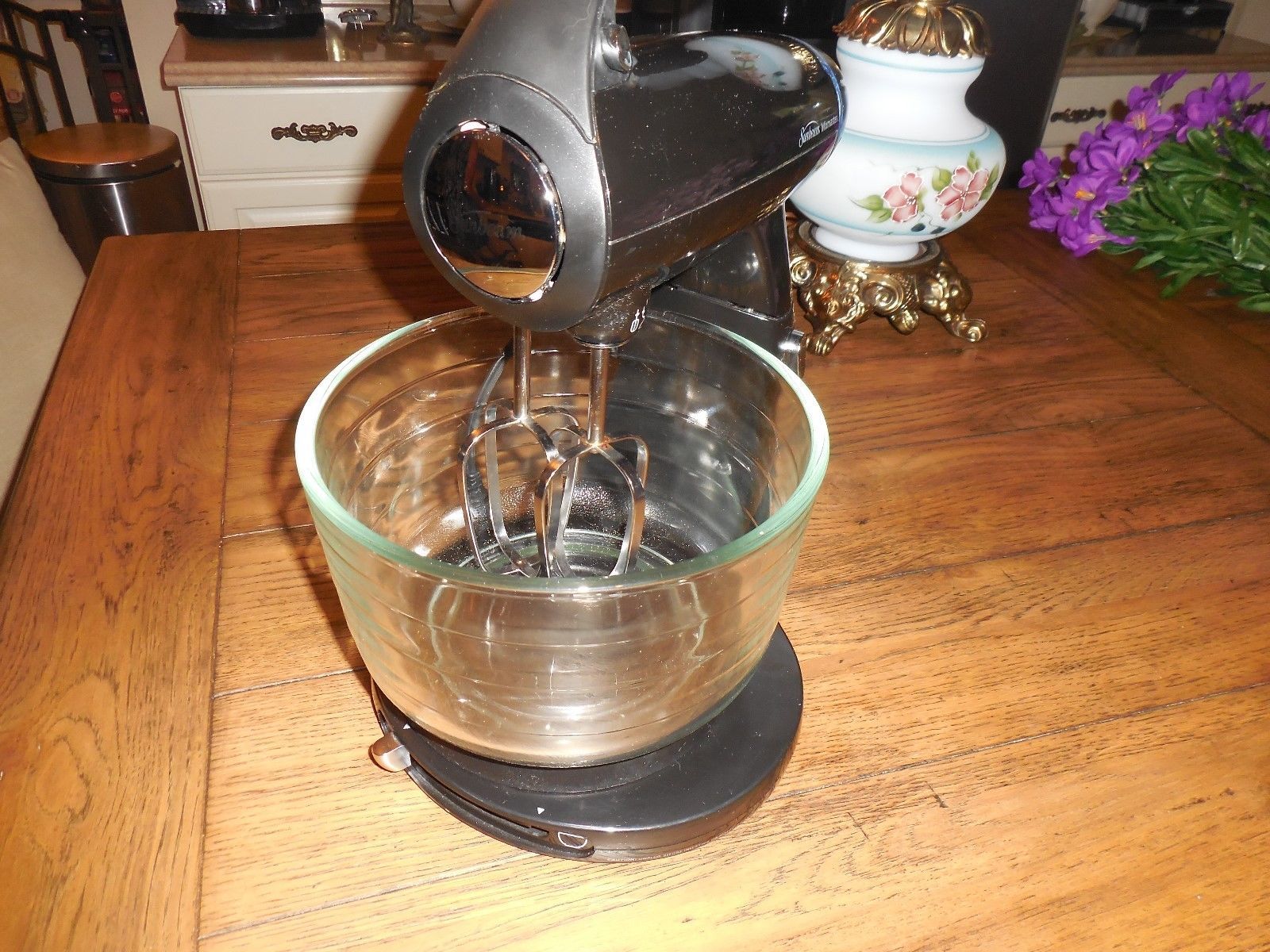 Sunbeam 2591 Black Mixmaster 350 Watts Chefs Stand Mixer & 4 Quart Glass Bowl Mixers (Countertop)