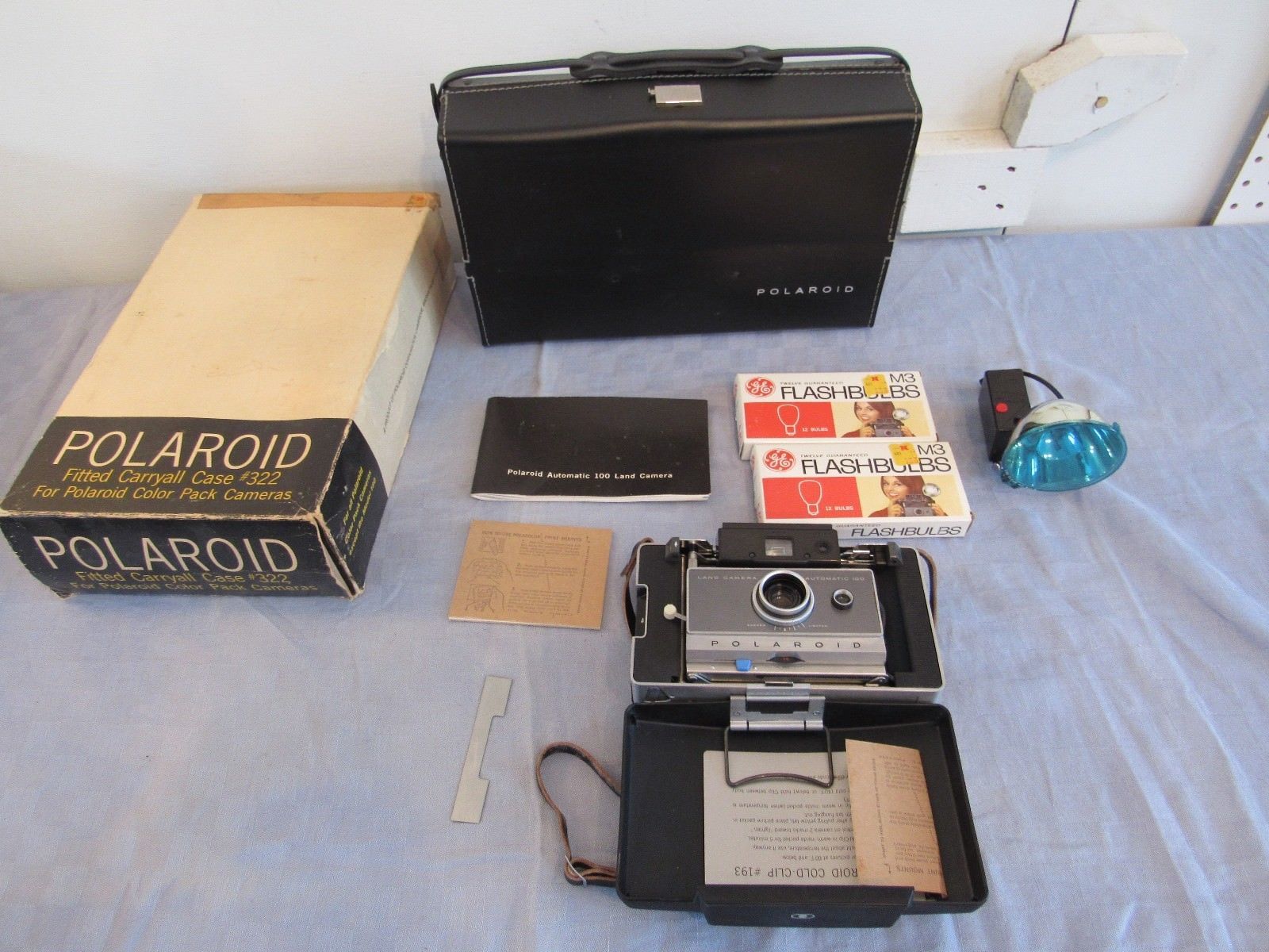 Vintage Polaroid Land Camera 100 Automatic With Case Manual Flash Bulbs