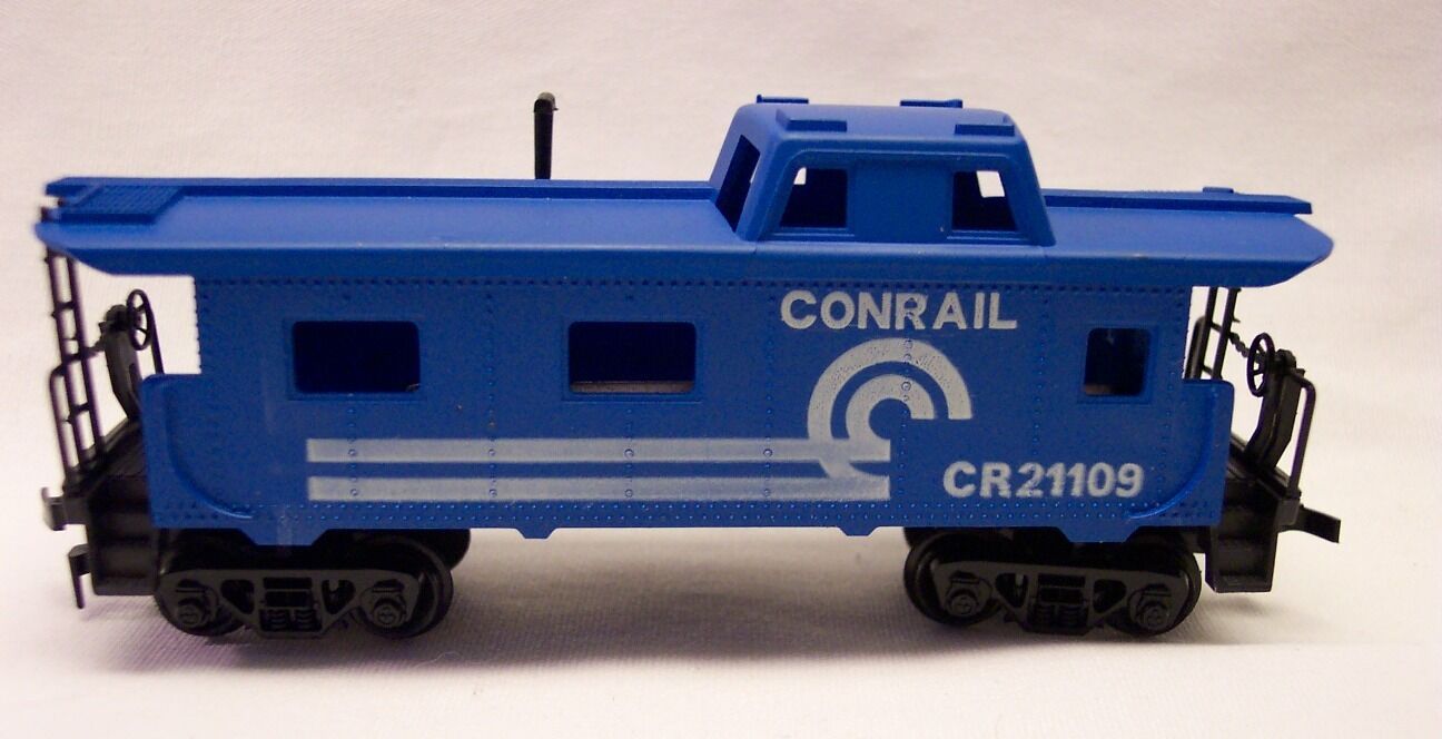 AHM HO SCALE "Conrail" BLUE Freight Train Caboose Car CR 21109 w/ BOX