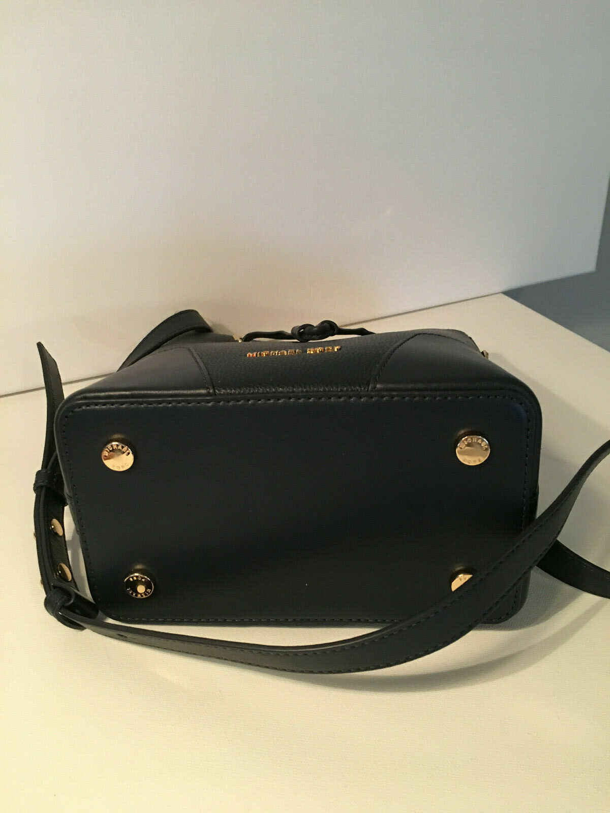 michael kors cary small bucket bag