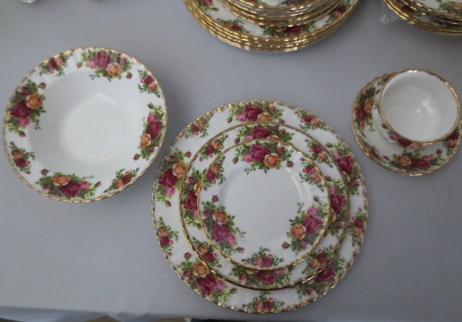 32 Pcs Royal Albert Old Country Roses 1962 And 50 Similar Items