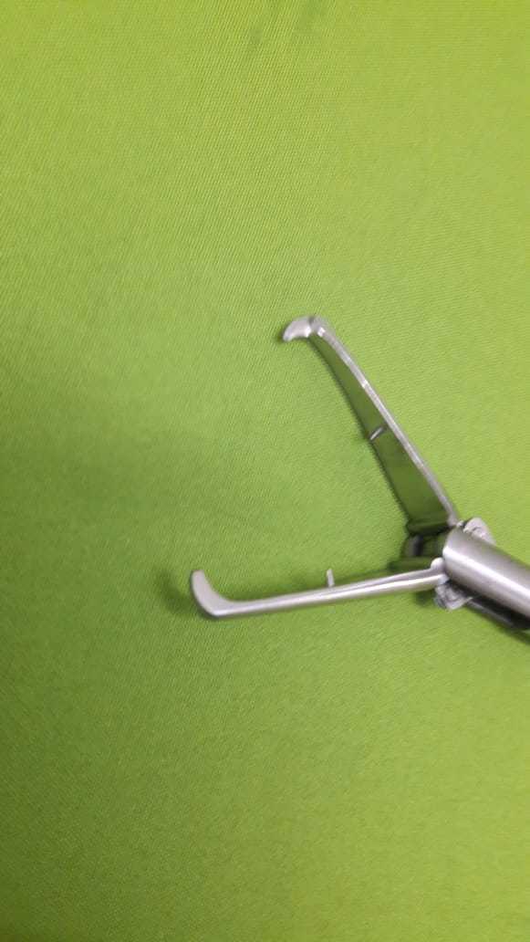 Laparoscopic Devices Tenaculum Forceps for Morcellator Instruments 5mm