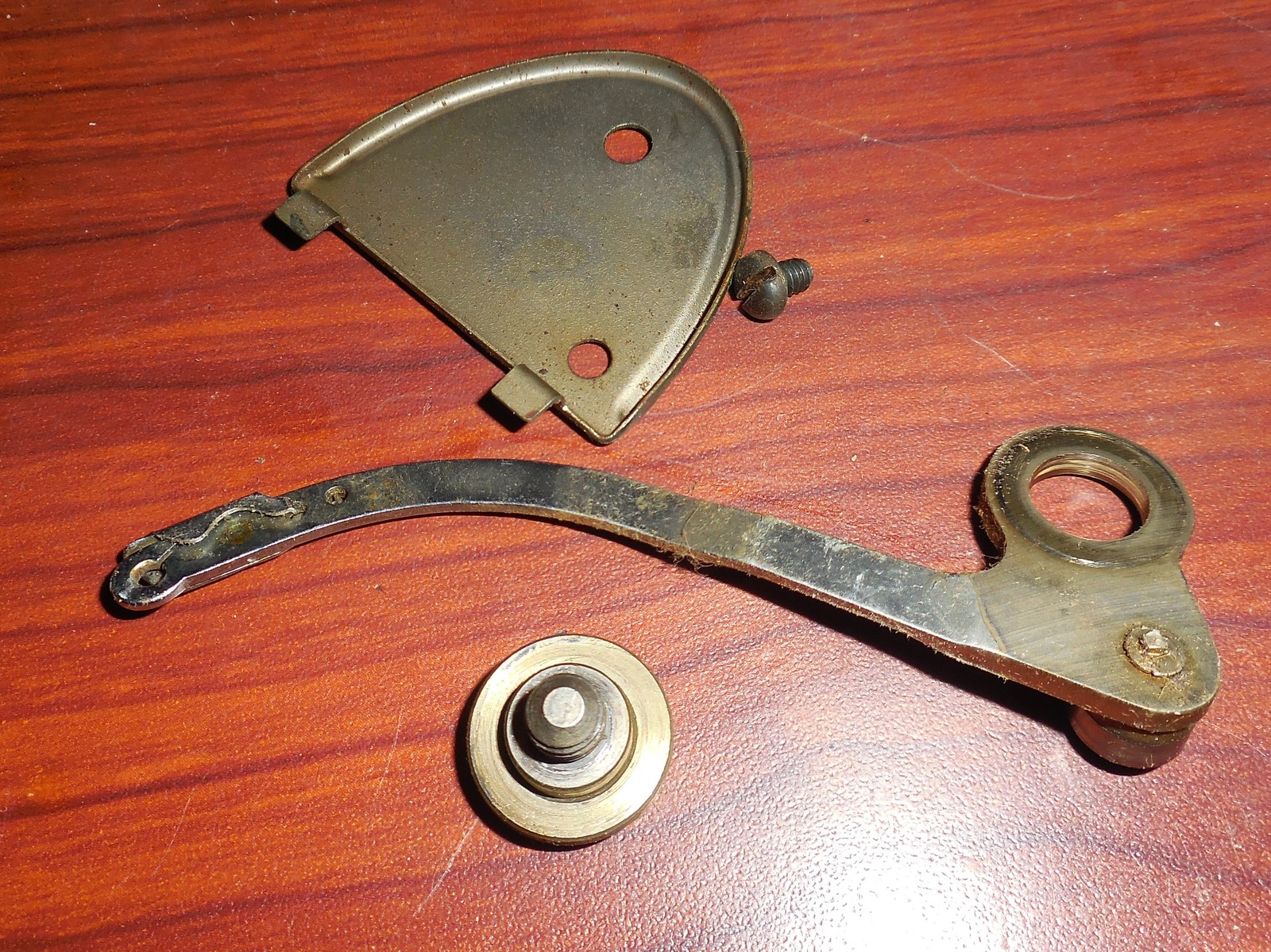 Dressmaster Rotary Slack Thread Take Up Lever 8966 w/Cover & Screws