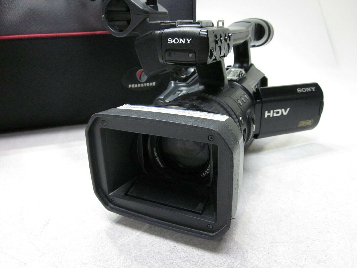 Sony HVRV1U DVCAM HDV 1080i 3CMOS 20x Optical Zoom Camcorder Power
