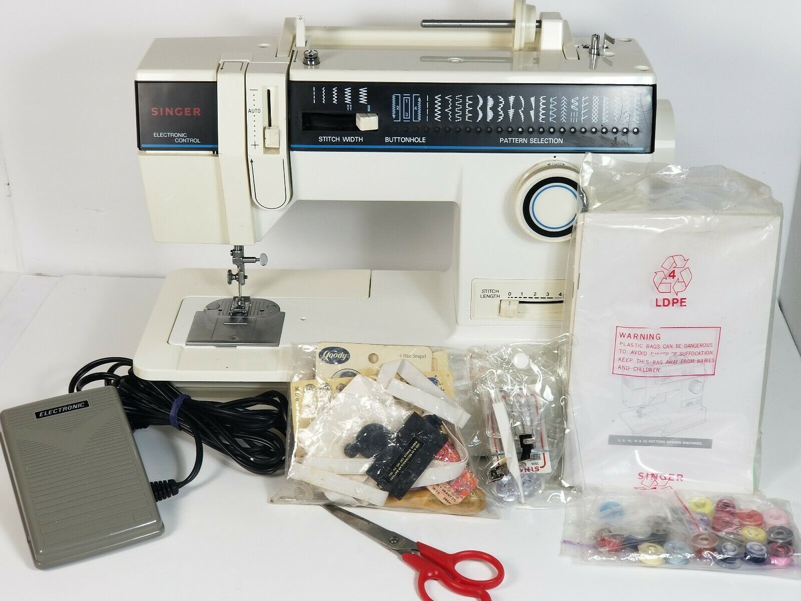 Vintage Singer Electronic Control Sewing Machine Model 4562 w/Box