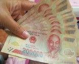 One Million Vietnamese Dong (CIR): 5 x 200,000 VND Circulated Vietnam Po... - $88.50