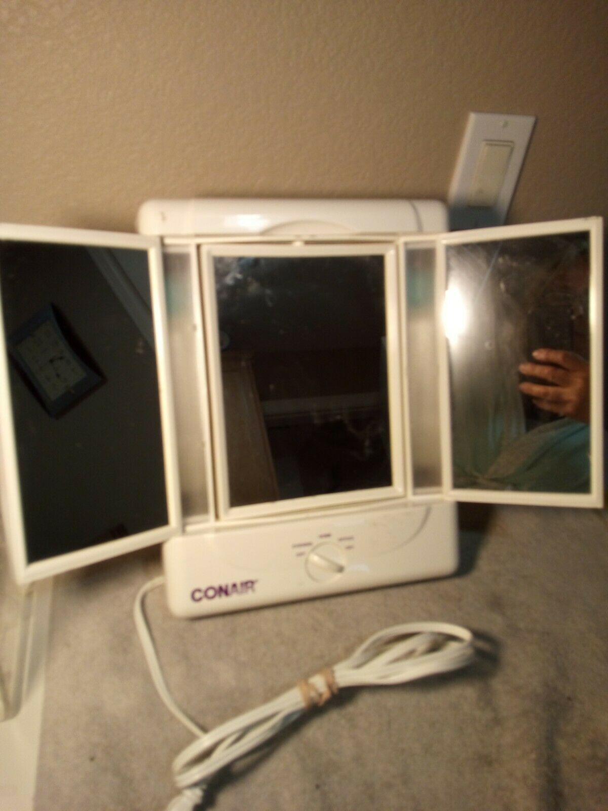 CONAIR LIGHTED MAKEUP MIRRORELECTRICMODEL TM7LFREE SHIPVGC