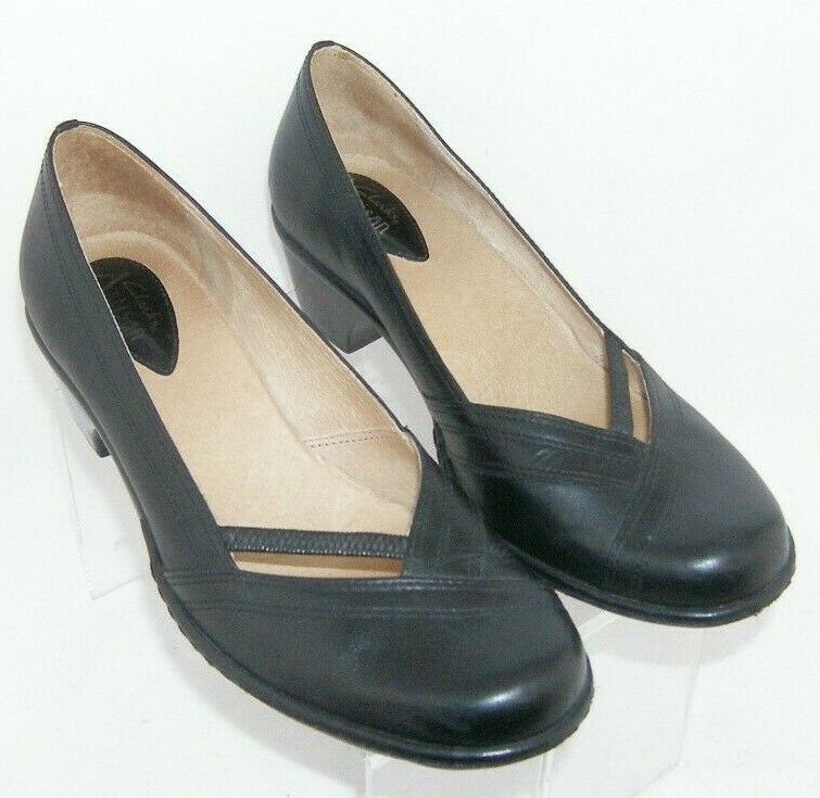 clarks round toe pumps