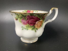 Royal Albert Bone China OLD COUNTRY ROSES Tea Cup Montrose England 20-2100 - $21.66
