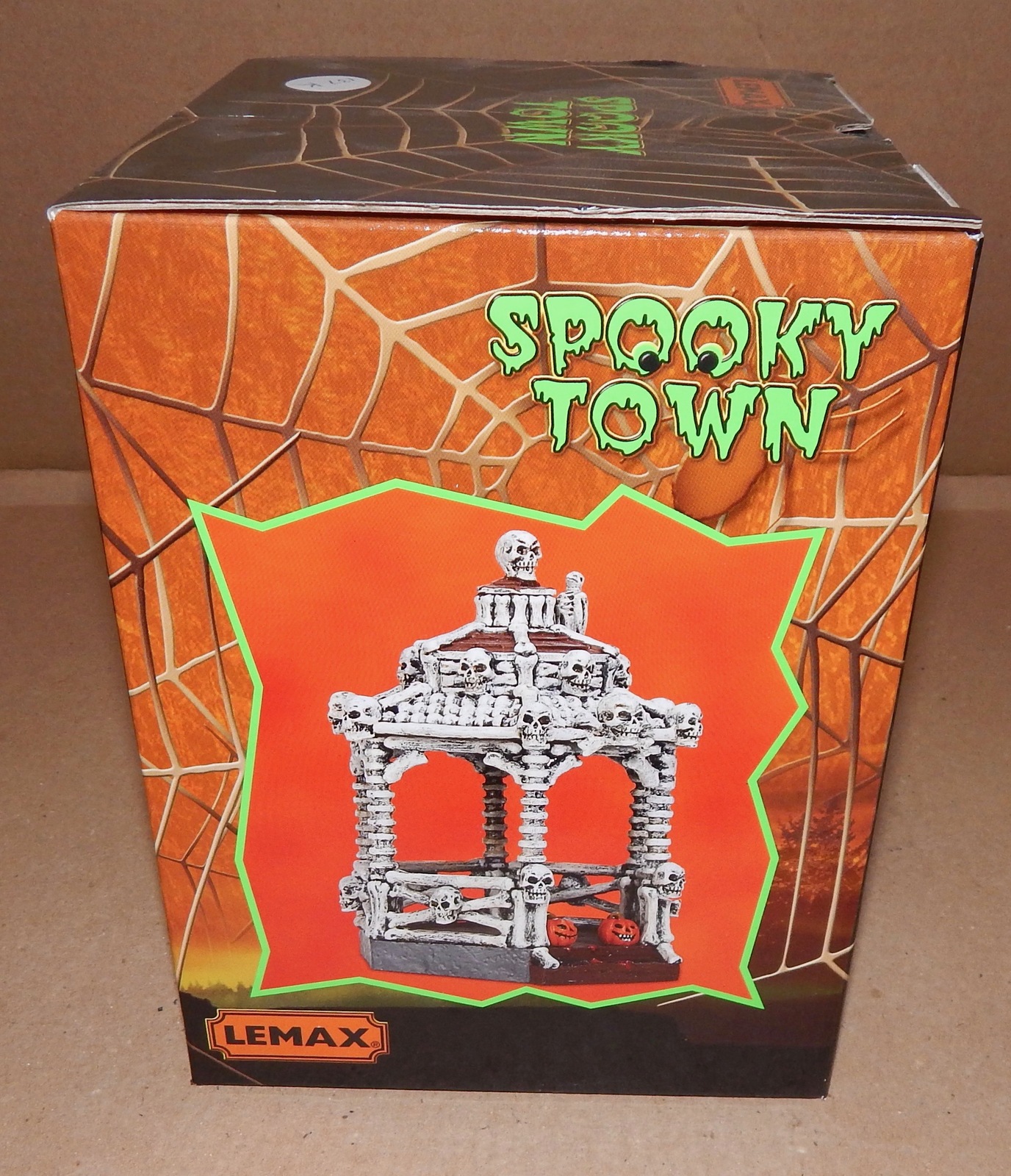 Lemax Halloween Spooky Town New Skeleton Gazebo 73300 Skulls & Bones ...