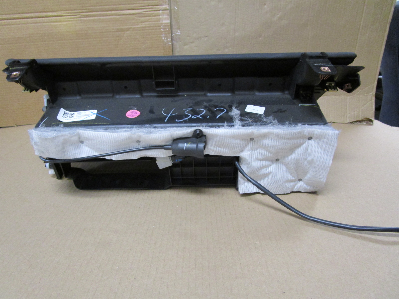 OEM GM 20132016 Cadillac XTS Glove Box Compartment Black w CD Player