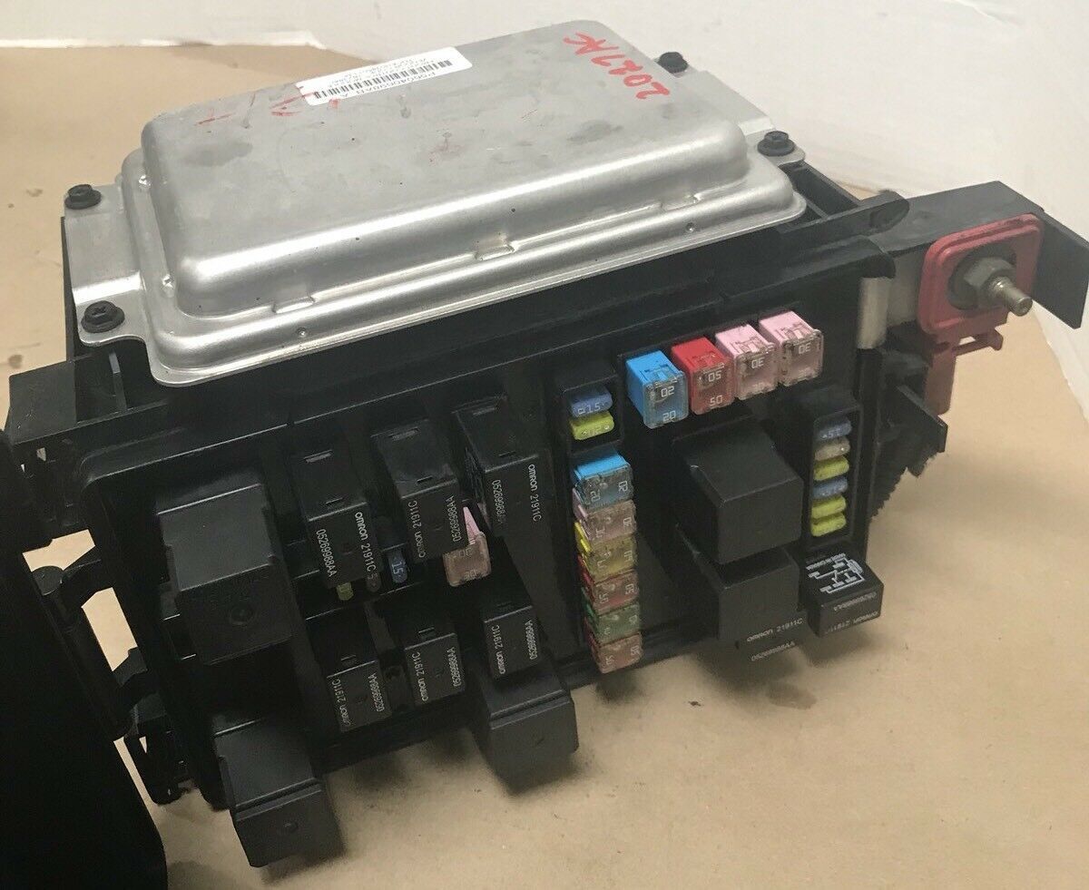 Integrated Power Relay Fuse Box TIPM 2005 Dodge Magnum 3.5 V6