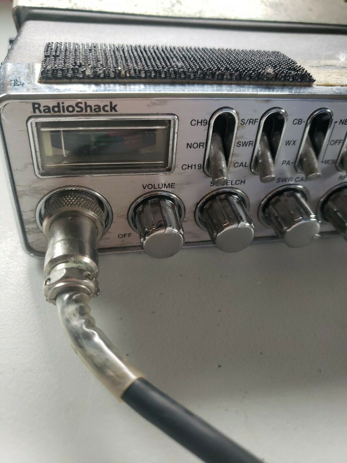 Used RadioShack CB Radio TRC447 211576 With Mic Free Shipping CB