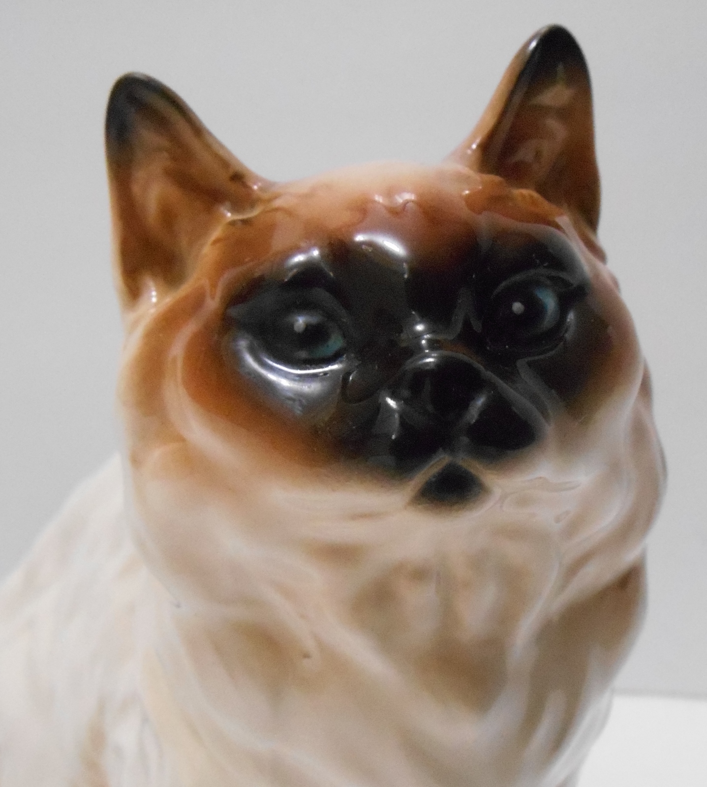 himalayan cat statue