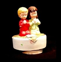 Boy and Girl Figurine Saying their Prayers Music Box AB 776 Vintage - $19.95