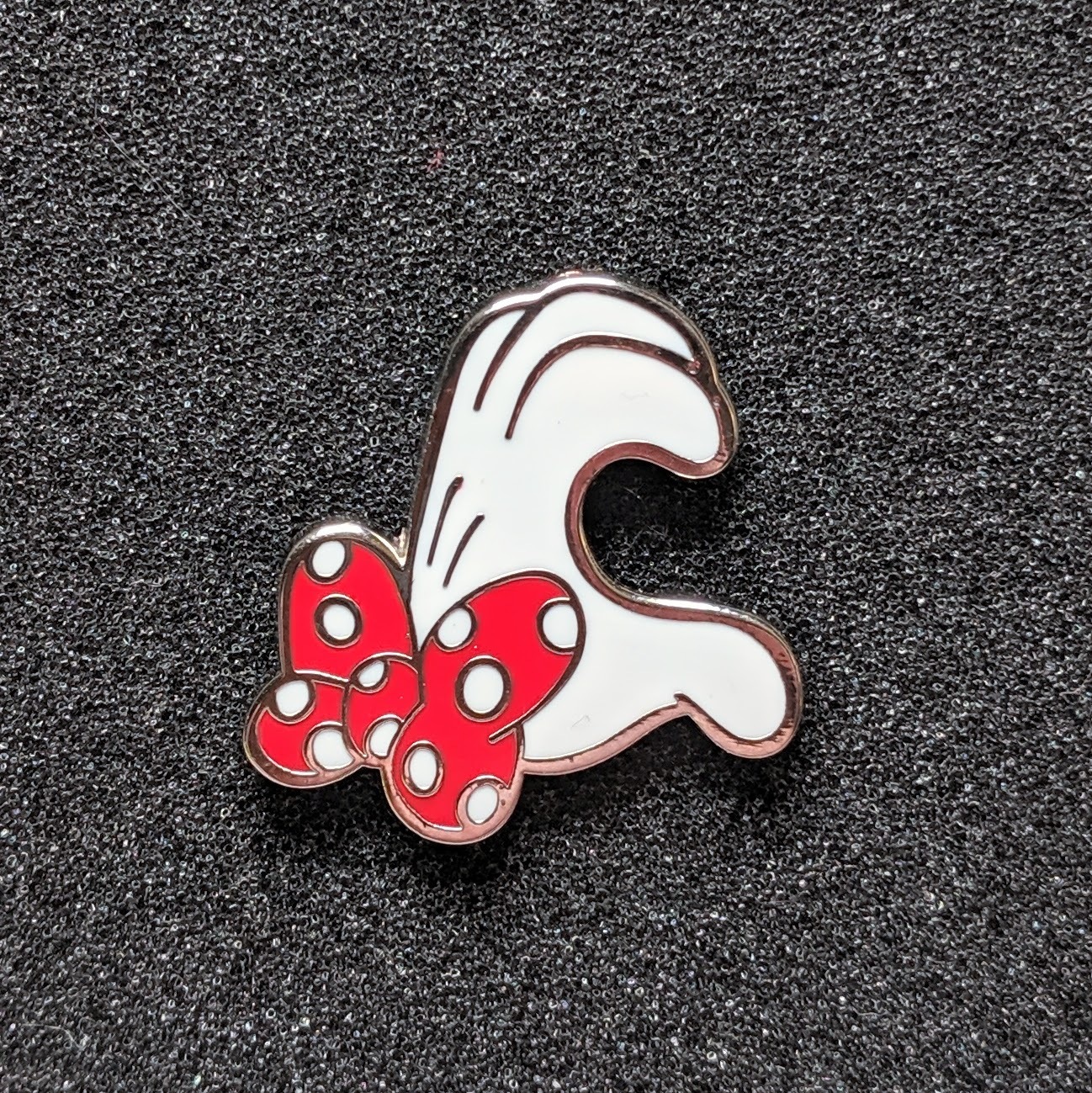 Minnie Mouse Disney Lapel Pin: Left Glove - Minnie Mouse