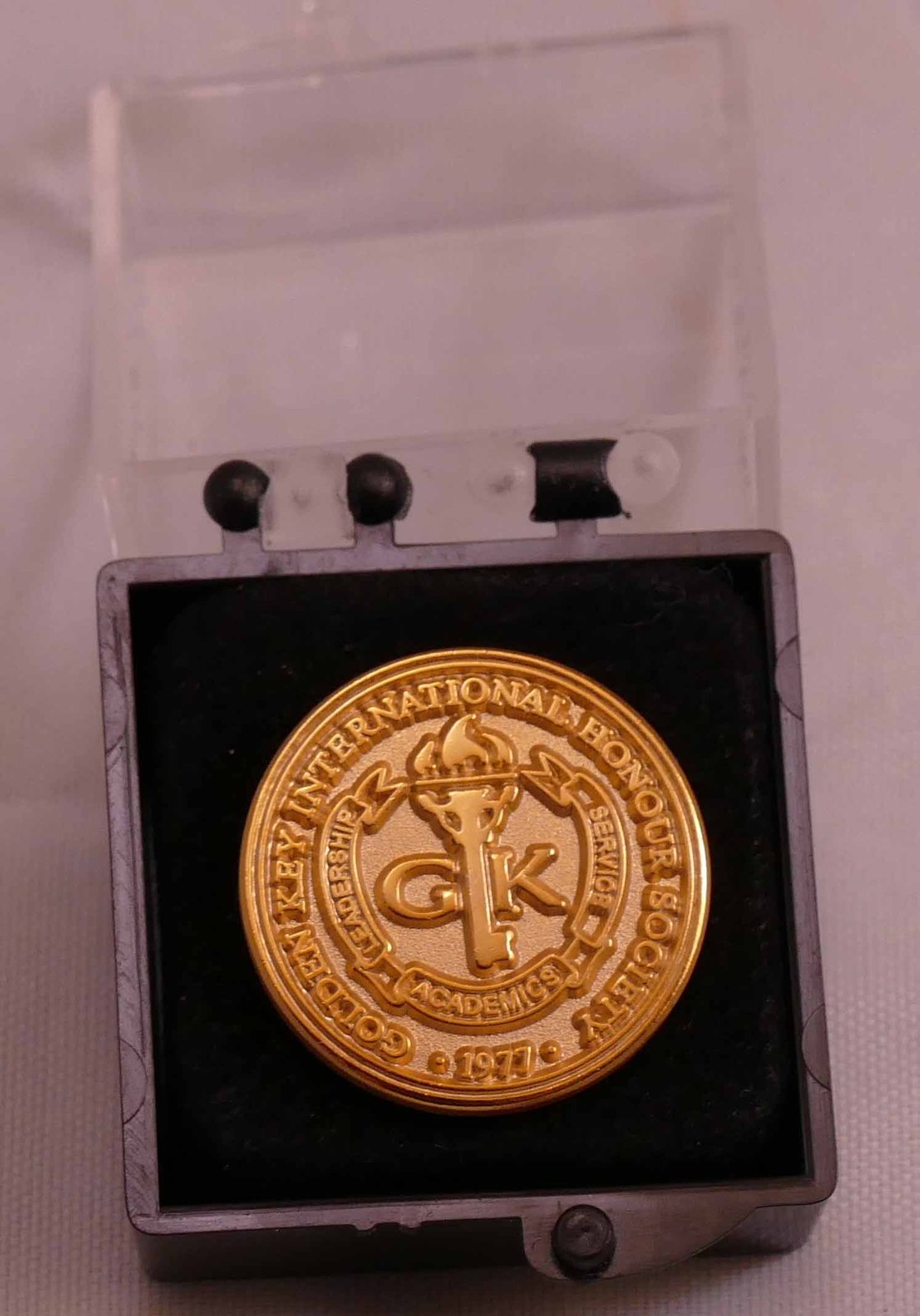 Golden Key International Society Lapel Pin Badge 1977 Jewelry & Watches