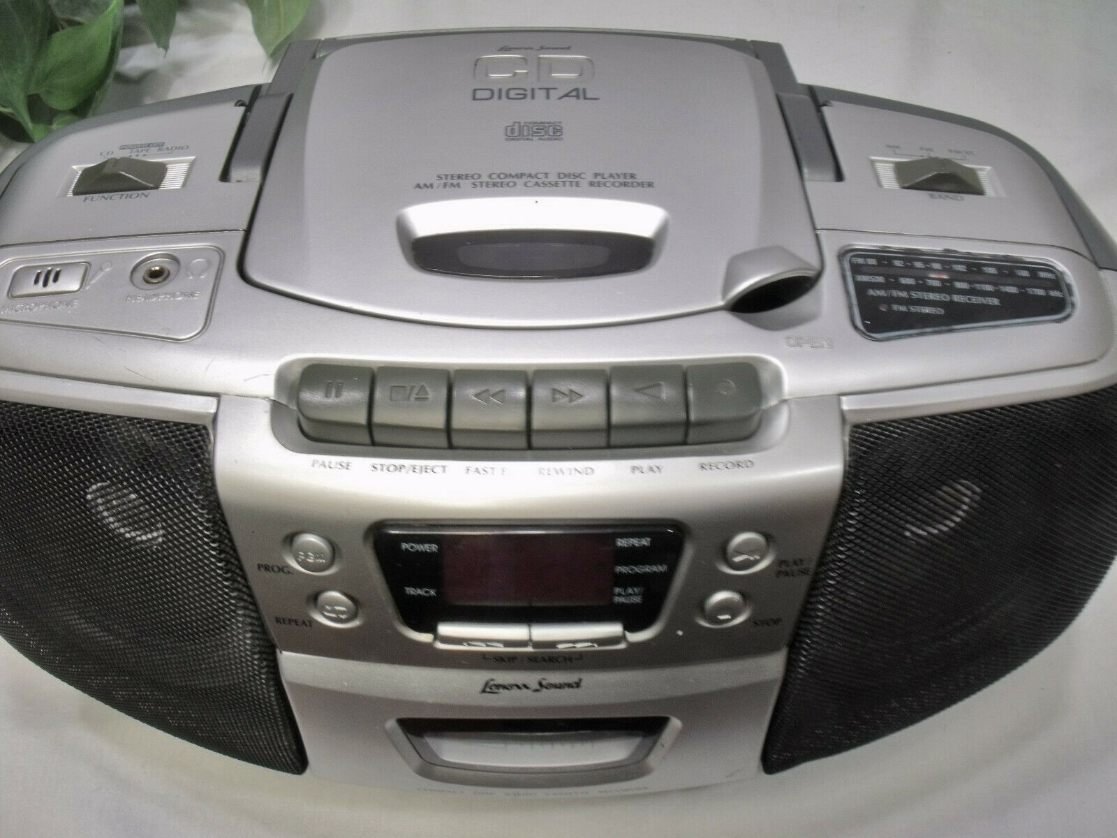 Lenoxx Sound AM / FM CD Player CD102 Digital Audio Portable Stereo