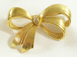 Vintage Bow Avon Rhinestone Brushed Gold Plate Brooch Pin Big Beautiful ... - $13.37