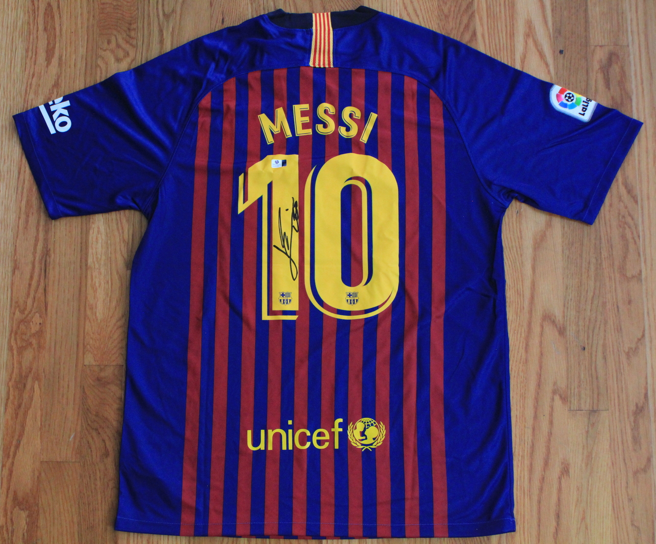 Leo Lionel Messi signed autographed jersey F.C. Barcelona Soccer COA