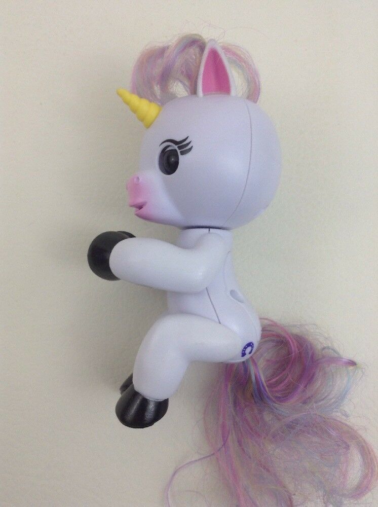 Fingerlings Unicorns Wowwee White Unicorn Interactive Toy w Batteries