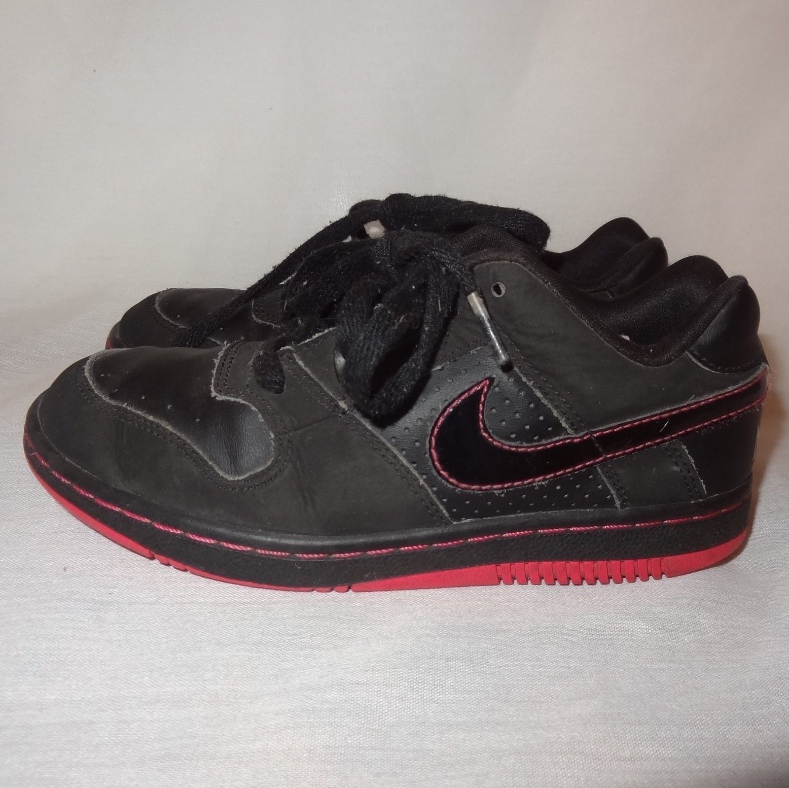 Nike Black Athletic Shoes Size 2Y Girls and 23 similar items Nike Black Athletic Shoes Size 2Y Girls and 23 similar items