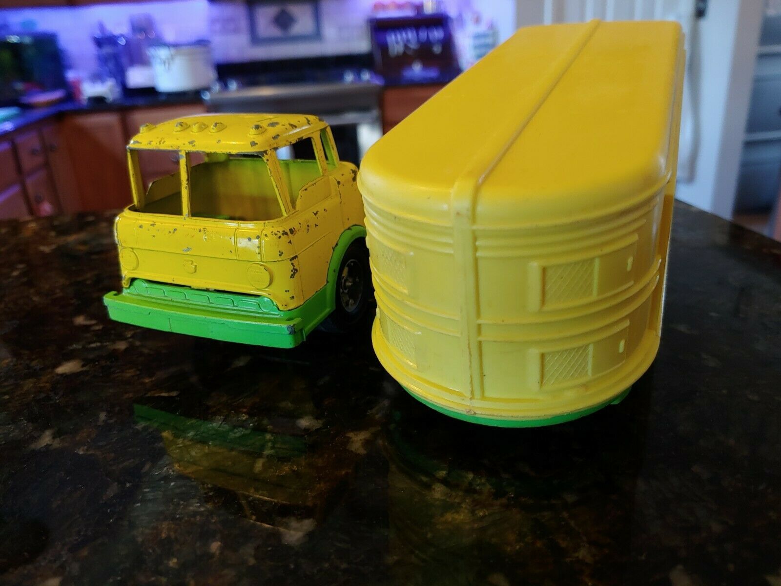 Vintage Hubley Kiddie Toy Plastic Cattle Semi Truck & Trailer Yellow Green