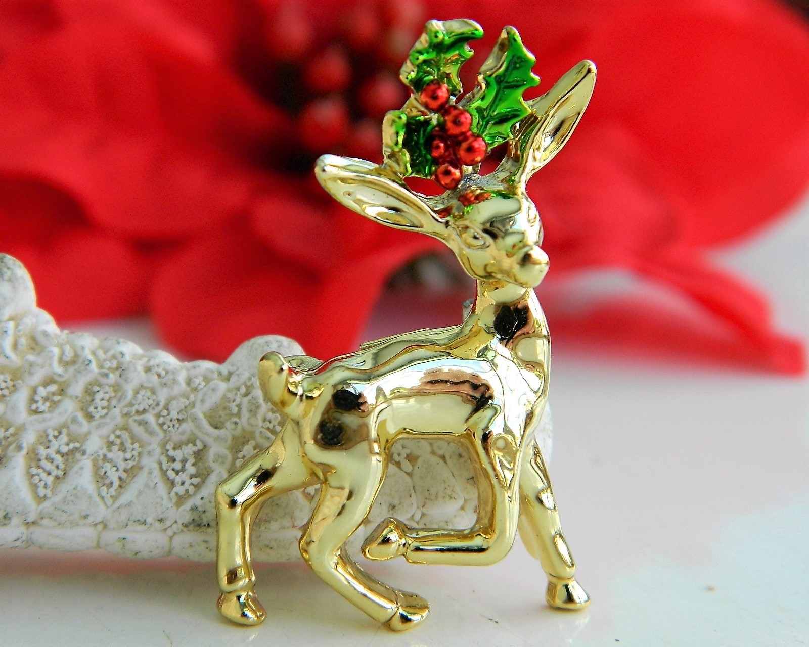 Vintage Christmas Reindeer Brooch Pin Holly Berries Enamel Gold Gerrys