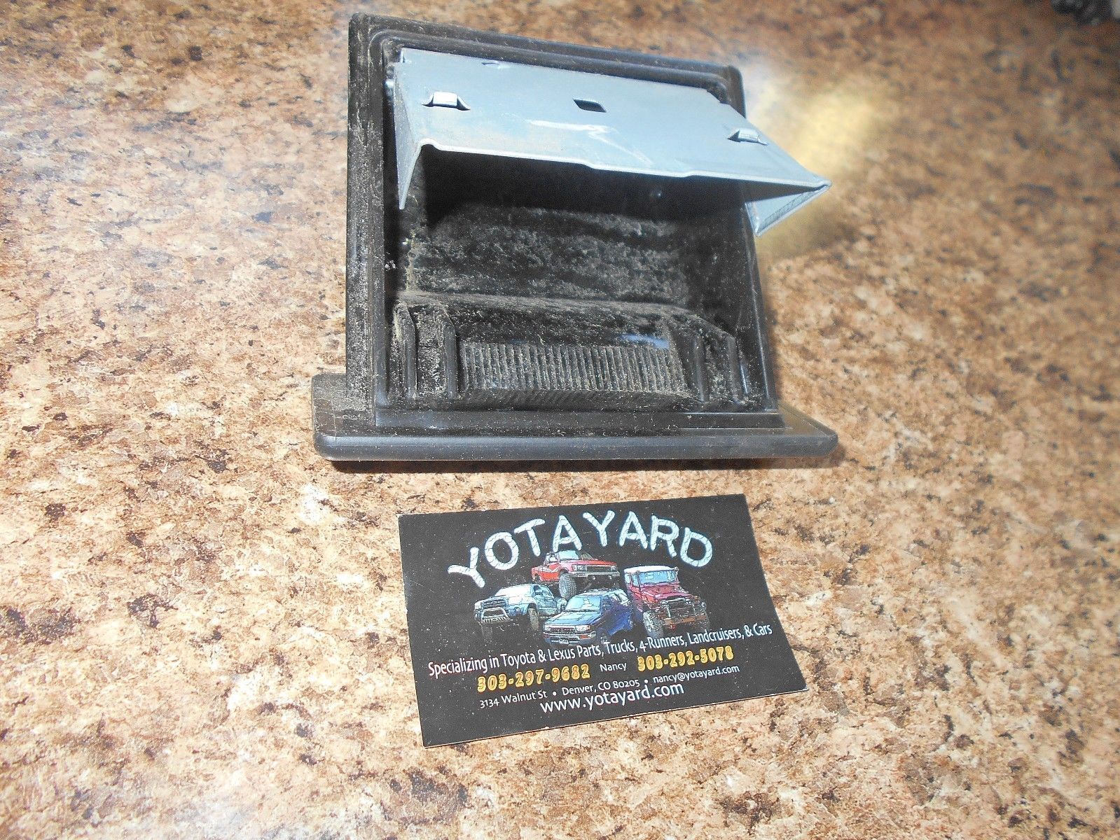 84 85 86 87 88 89 TOYOTA 4RUNNER PICKUP BLACK ASHTRAY 74102-89103 YOTA YARD