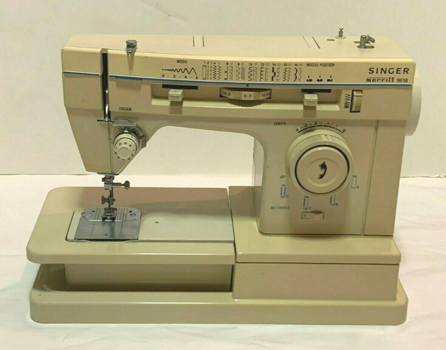 SINGER MERRITT 9618 SEWING MACHINE MADE IN ITALY VERY CLEAN NO POWER