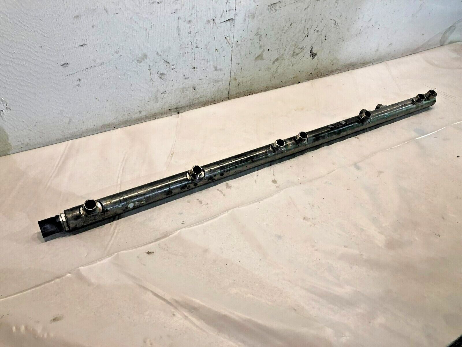 Detroit Diesel DD15 Engine Fuel Distributor Rail A4720780245 OEM Fuel