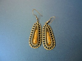 r19. Vintage Old Fashion Costume Jewelry Earrings - $29.70