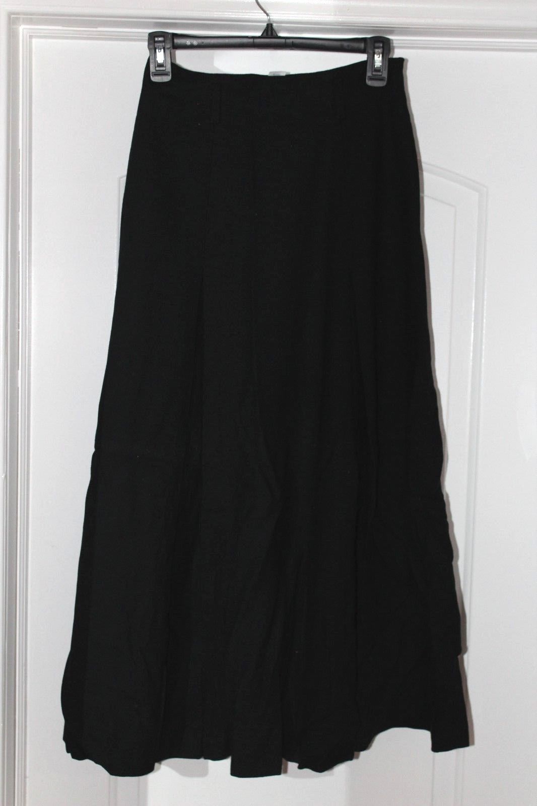 Liz Claiborne Black Wool Skirt With Flared Bottom Size 6 - Skirts