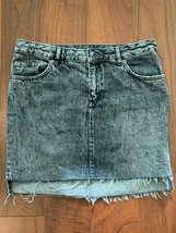 H&amp;M Divided Acid Wash Light Denim Skirt Frayed Hem Women Size 6 Gray Fas... - $19.95