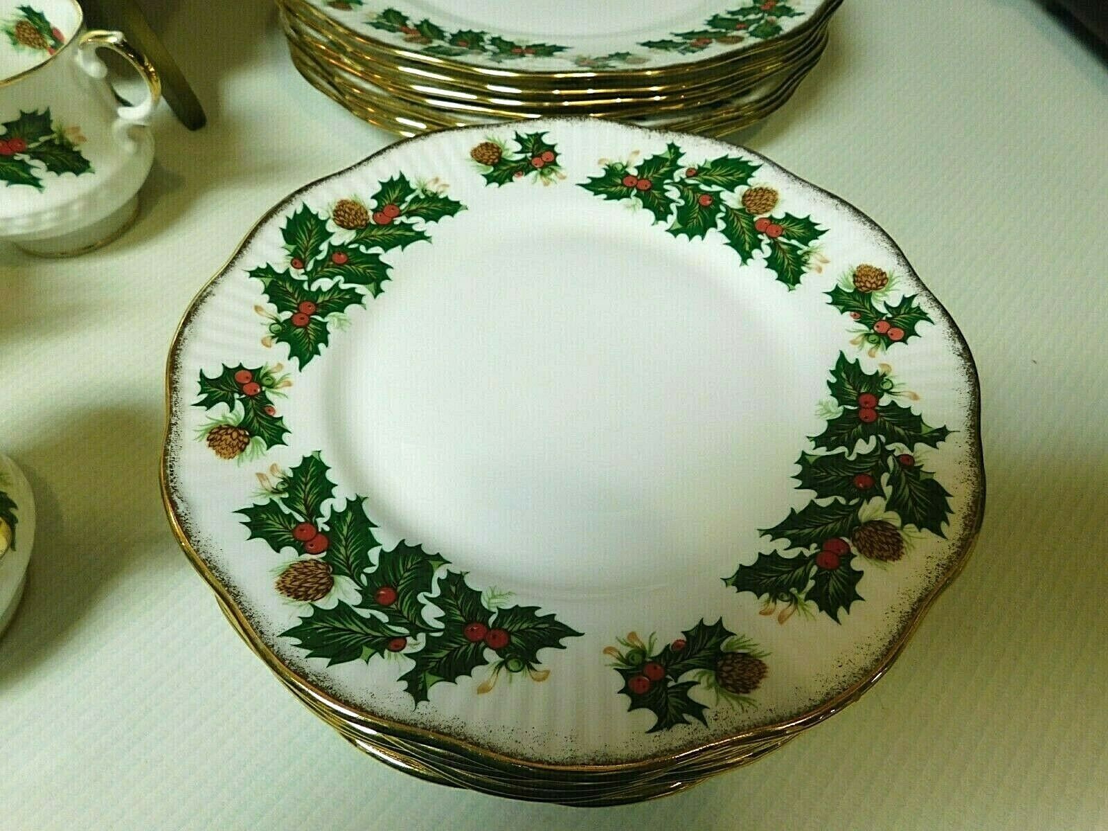 Rosina China Co. Queens Fine Bone China England Yuletide 40 Piece Set