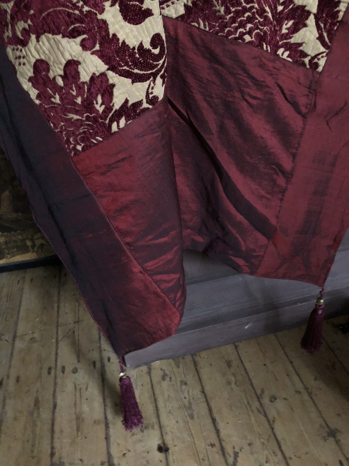 STUNNING HEAVY DORMA SINGLE QUILTED BED THROW/BEDSPREAD 77 INS BY 58