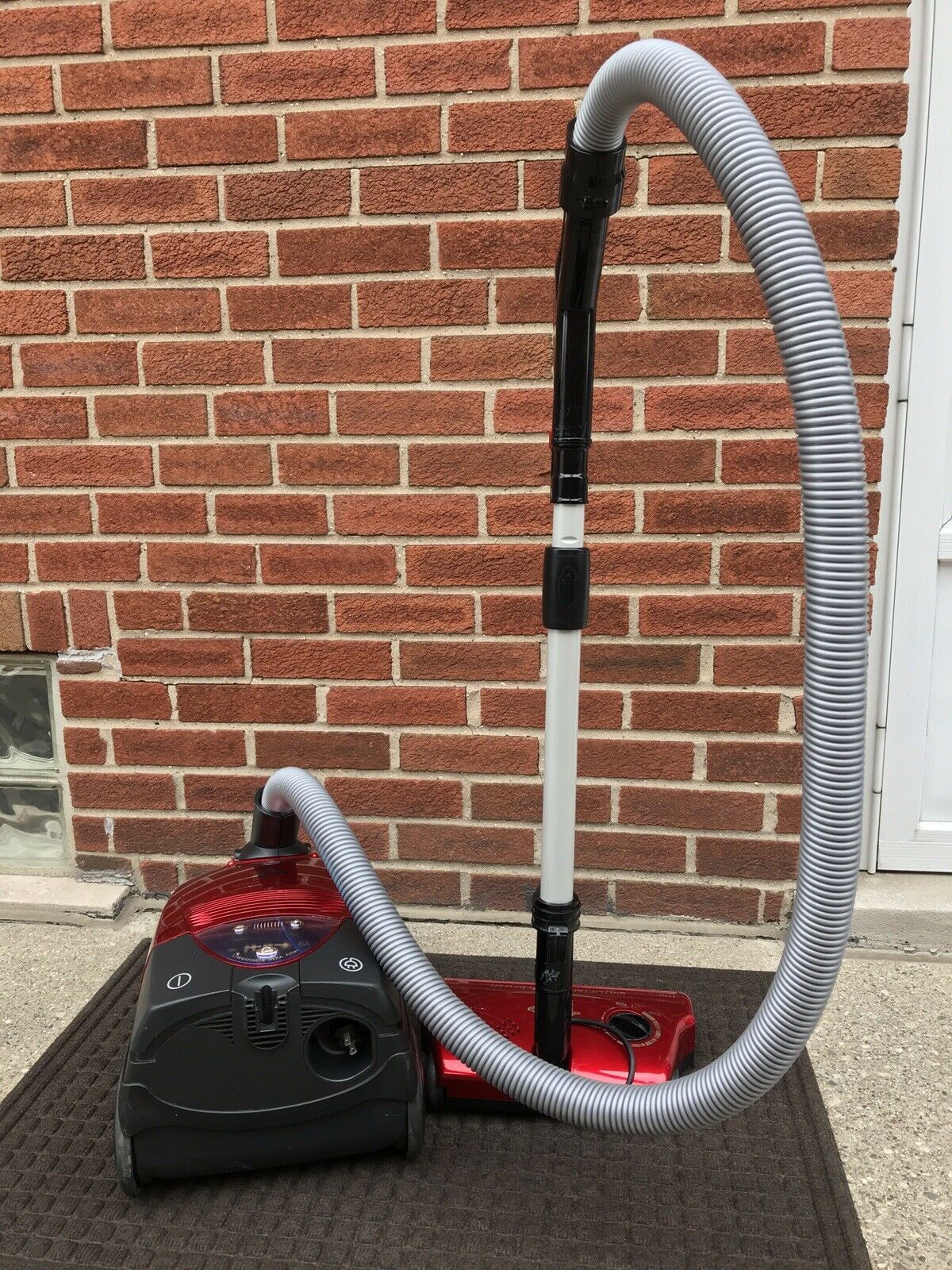 Red BISSELL DigiPro Bagged Canister Vacuum Cleaner Model 6900 Works