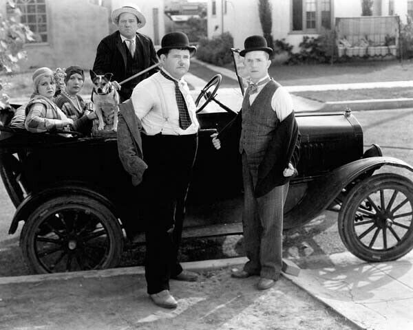 A Perfect Day Stan Laurel Oliver Hardy jackets off Edgar Kennedy 8x10 inch photo