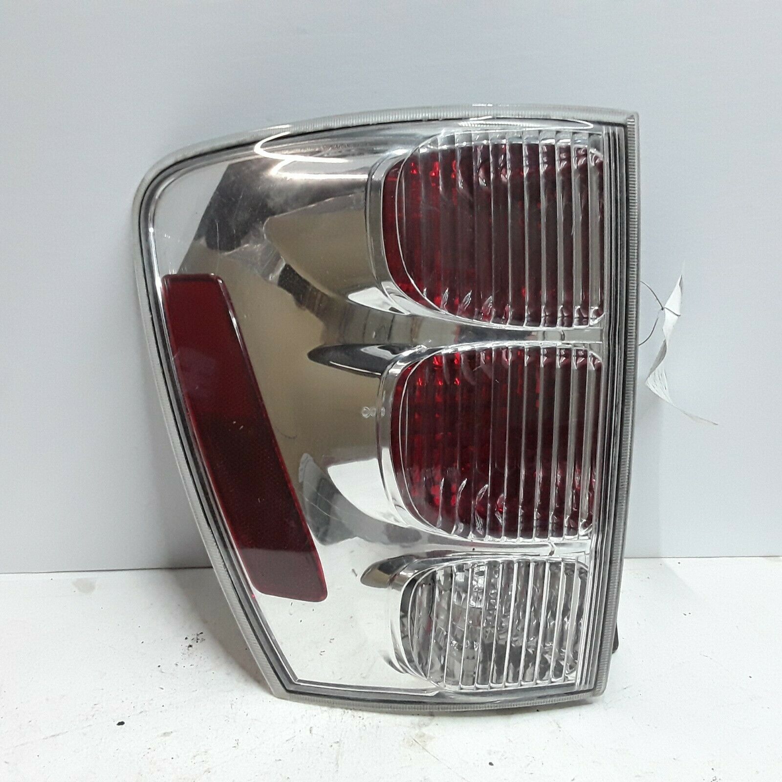 05 06 07 08 09 Chevy Equinox left rear driver side tail light assembly