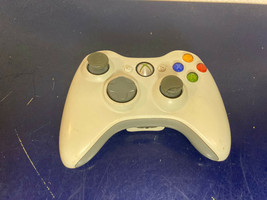 Microsoft Xbox 360 White Wireless Controller (For Repair Or Parts) Not W... - $11.84