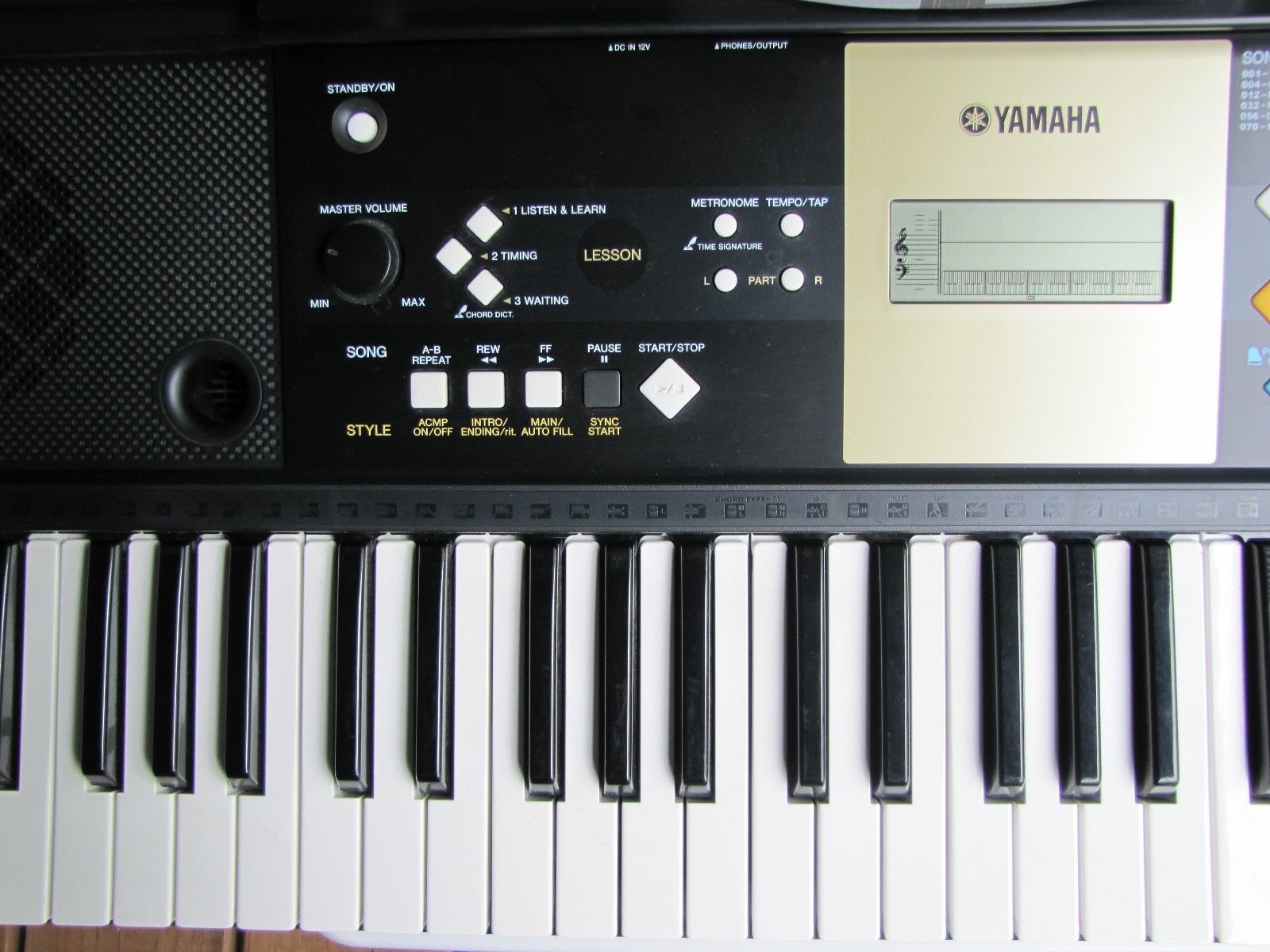 Yamaha Electronic Keyboard Model YPT220 IOB with Manual Electronic