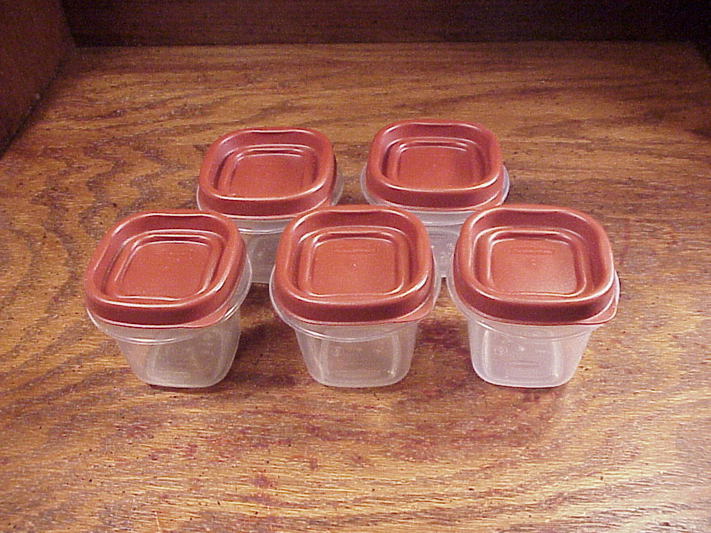 Set of 5 Vintage Rubbermaid 4 Ounce Size No. 7J53 Clear Storage