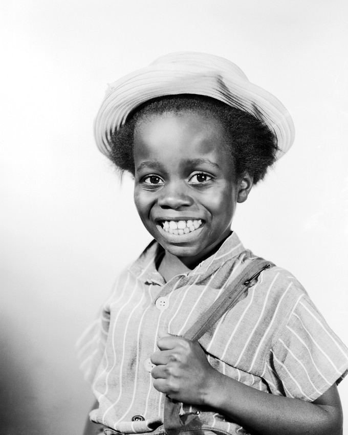 The Little Rascals 16x20 Poster Buckwheat smiling pose