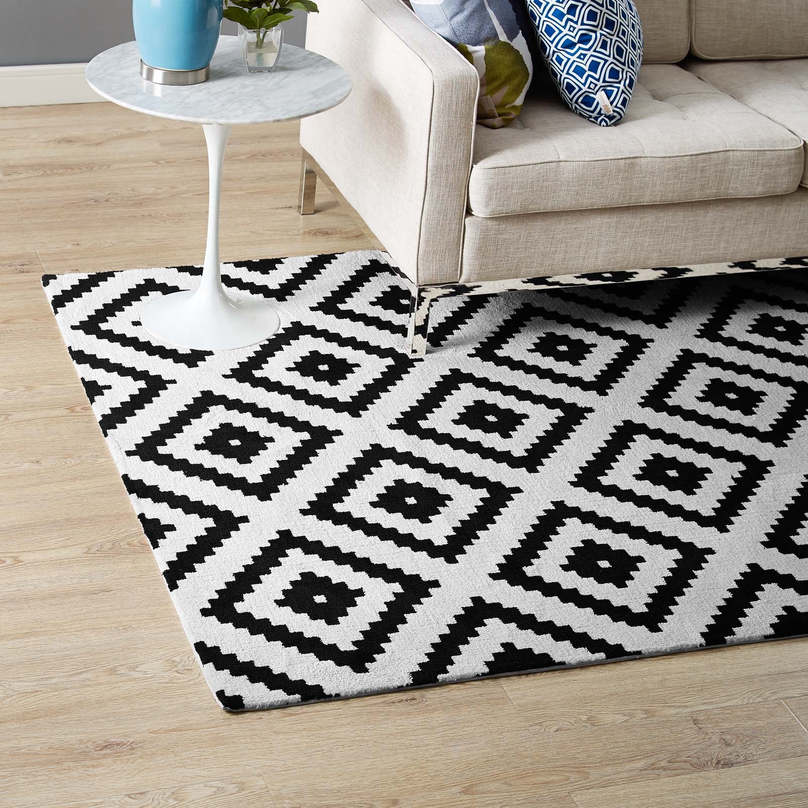 Alika Abstract Diamond Trellis 8x10 Area Rug Black and White R1004A810 Furniture