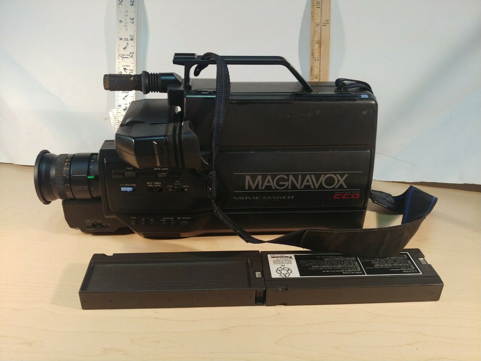 Magnavox Movie Maker High Shudder CCD VHS Camera w/2 power supplies