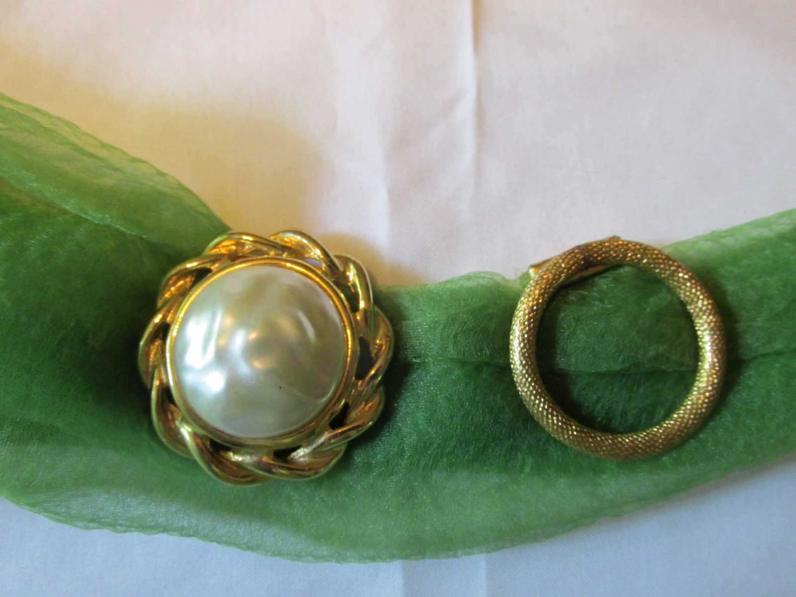 Lot of Vintage Scarf Clips, Gold Toned, Silver Toned, Pearlized, etc